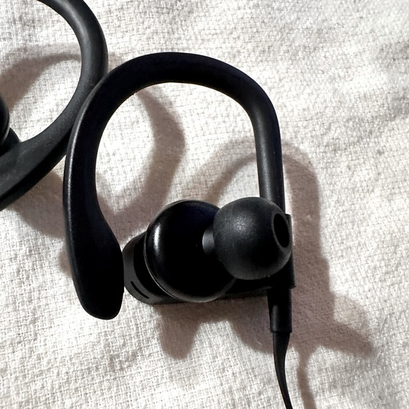 Gently used - Black Powerbeats3 (Beats by Dr Dre) - Picture 5 of 7